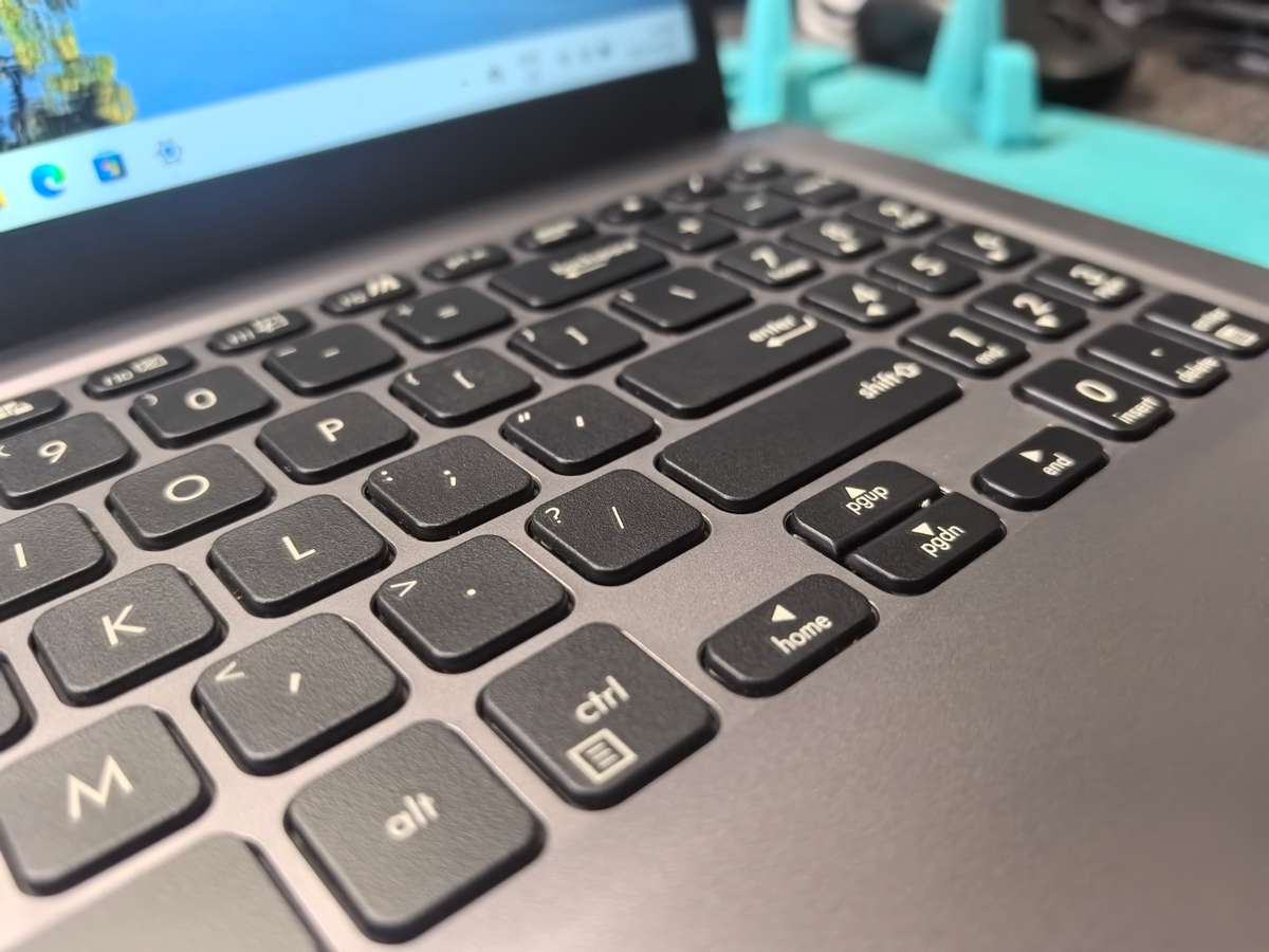 QUAD CORE i5-10TH GEN i5-ASUS VIVOBOOK X515JA-i5-1035G1-8GB DDR4*256GB SSD*FHD