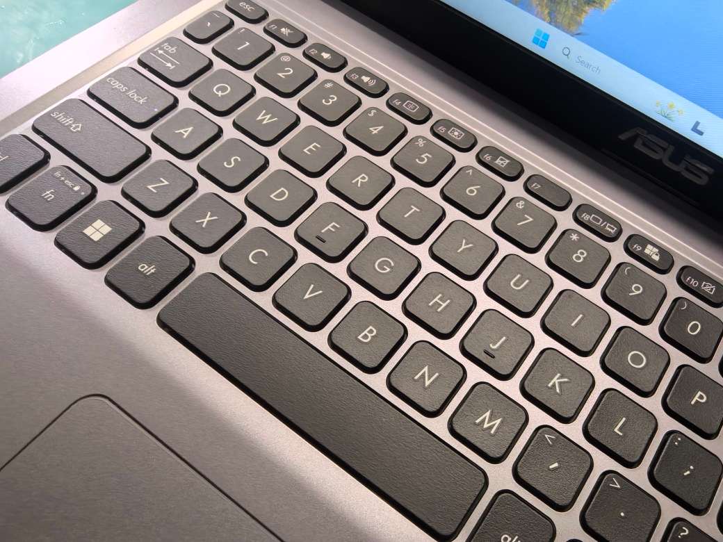 QUAD CORE i5-10TH GEN i5-ASUS VIVOBOOK X515JA-i5-1035G1-8GB DDR4*256GB SSD*FHD