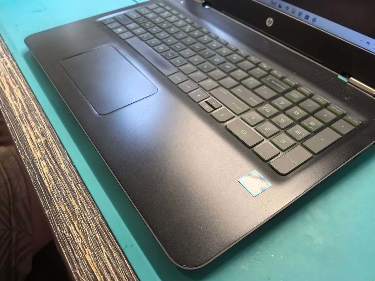 GAMING*HP PAVILION 15 GAMING*i5-8250u*16GB*256GB SSD-1000gb hdd-FHD*GTX1050*