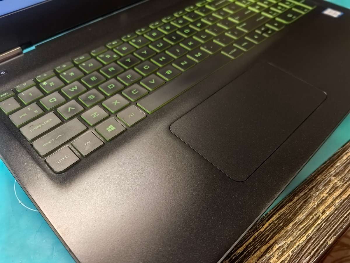 GAMING*HP PAVILION 15 GAMING*i5-8250u*16GB*256GB SSD-1000gb hdd-FHD*GTX1050*