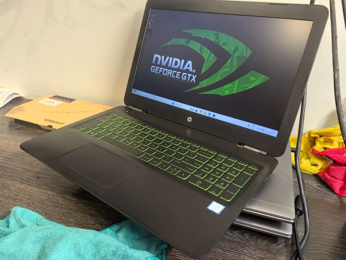 GAMING*HP PAVILION 15 GAMING*i5-8250u*16GB*256GB SSD-1000gb hdd-FHD*GTX1050*