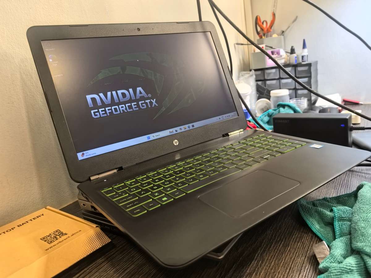 GAMING*HP PAVILION 15 GAMING*i5-8250u*16GB*256GB SSD-1000gb hdd-FHD*GTX1050*