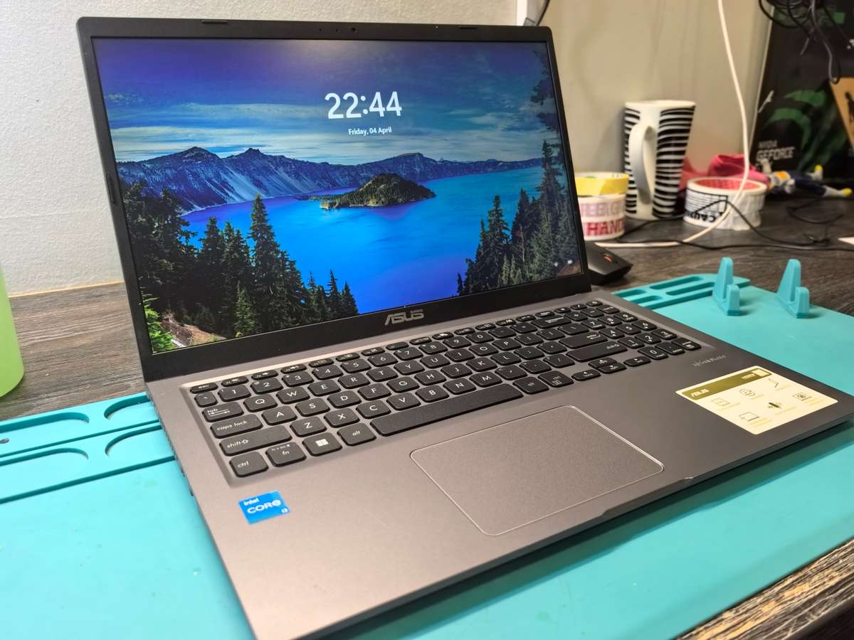 ASUS VIVOBOOK X515EA*i3-1115g4*4GB DDR4*256GB SSD*HD*