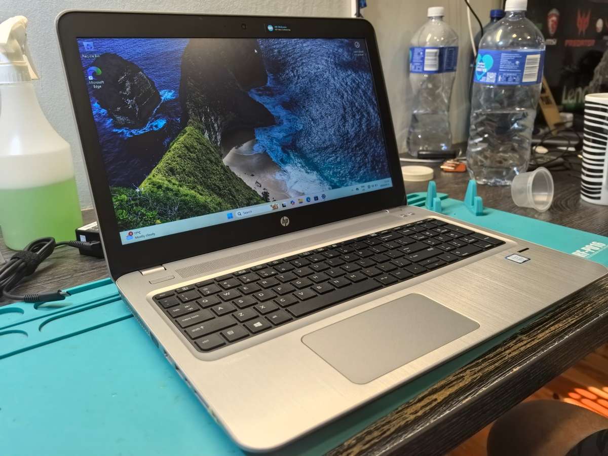 HP PROBOOK 450 G4*I3-7100u*8GB*256GB SSD-HD-DVD-HD GRAPHICS