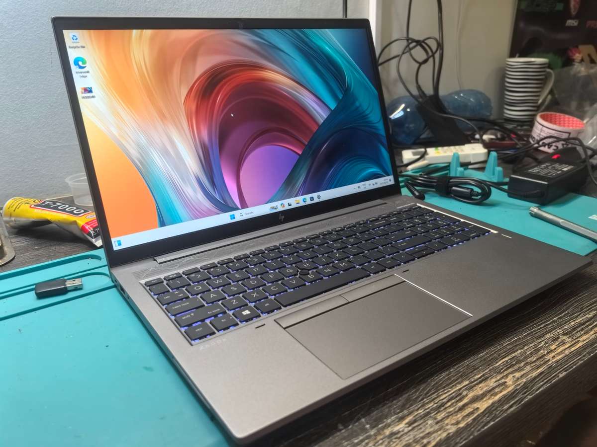 HP ZBook Firefly 15 G7 with i7-10810U, 16GB DDR4, 512GB SSD, FHD