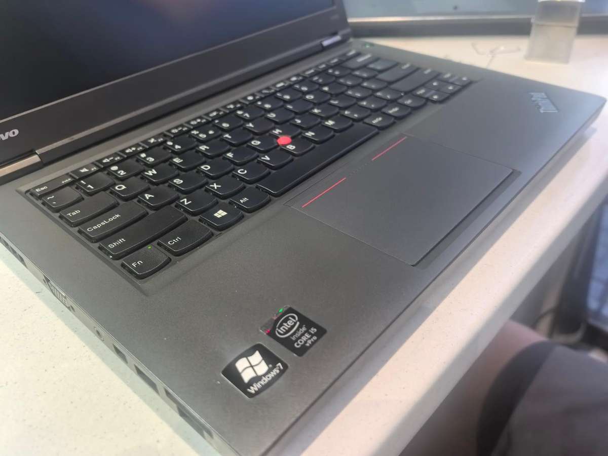HIGH SPEC!*LENOVO THINKPAD T440P*i5-4300M*6GB RAM*256GB SSD*HD+DISPLAY