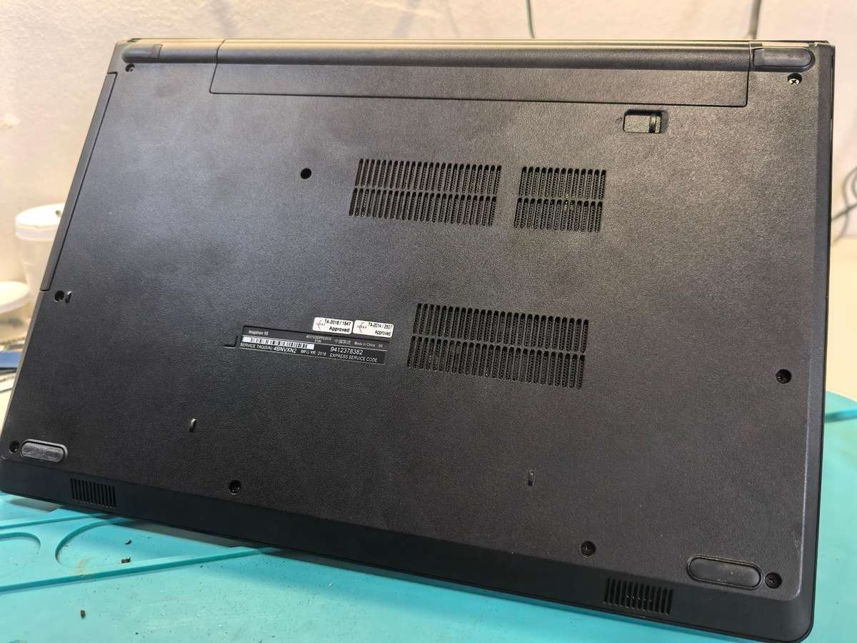 DELL Vinspiron 15 3568-i5-7200U-256GB SSD-8GB DDR4-FHD