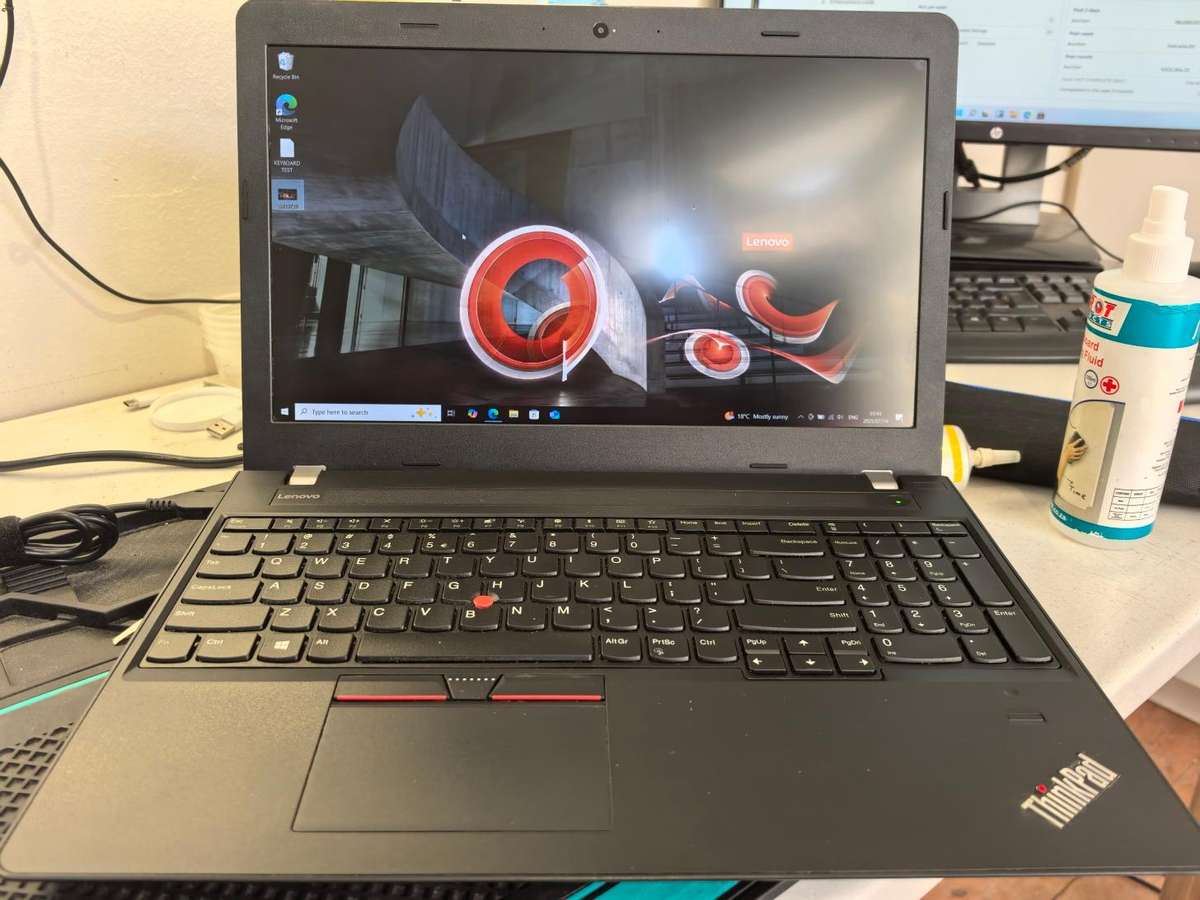 LENOVO THINKPAD E570*i3-6006U*8GB RAM*SEAGATE 250GB SSD*FHD
