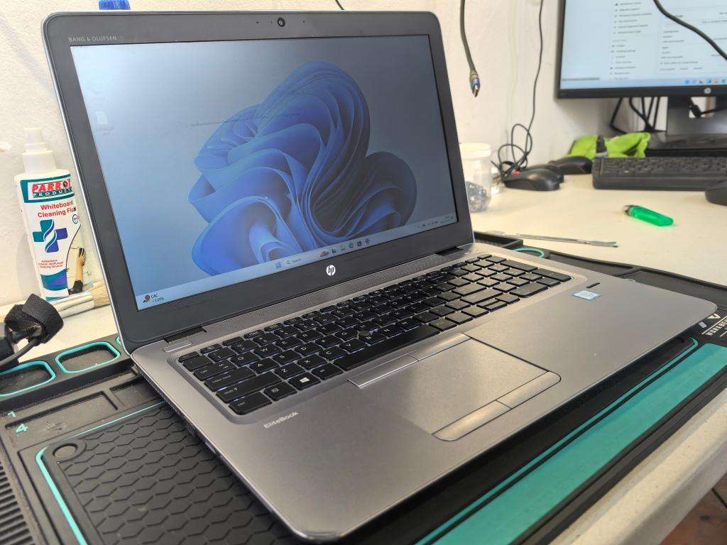 LATE ENTRY-HP ELITEBOOK 850 G3*i5-6300U*8GB DDR4*256GB SSD*FULL HD*