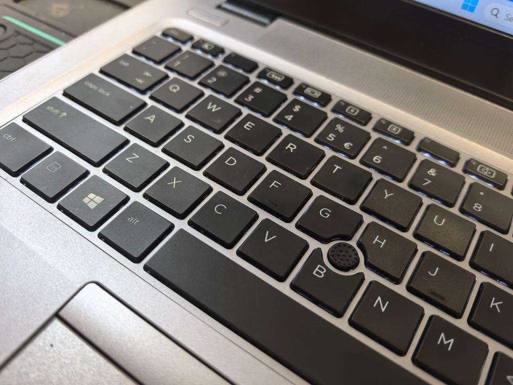 LATE ENTRY-HP ELITEBOOK 850 G3*i5-6300U*8GB DDR4*256GB SSD*FULL HD*