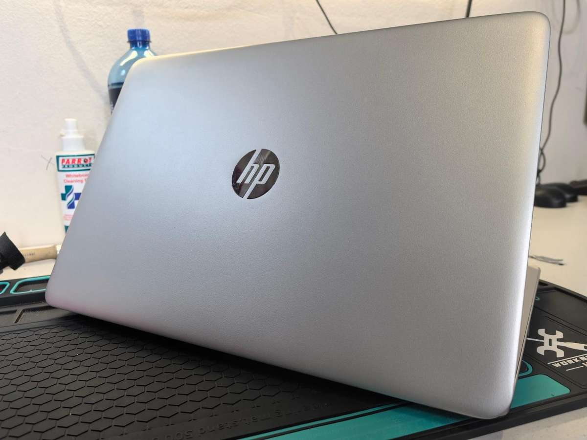 LATE ENTRY-HP ELITEBOOK 850 G3*i5-6300U*8GB DDR4*256GB SSD*FULL HD*