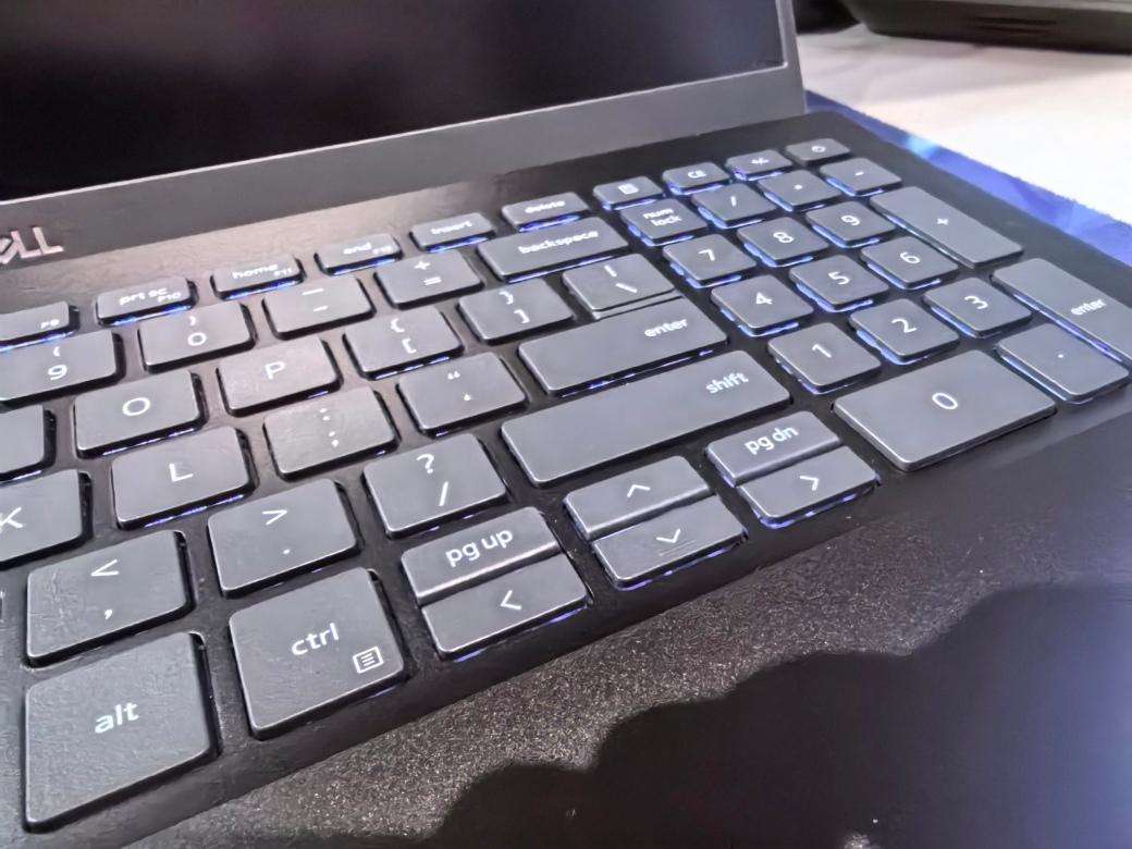 QUAD CORE i5-DELL INSPIRON 5510-i5-1035G1-8GB DDR4*256GB SSD*FHD