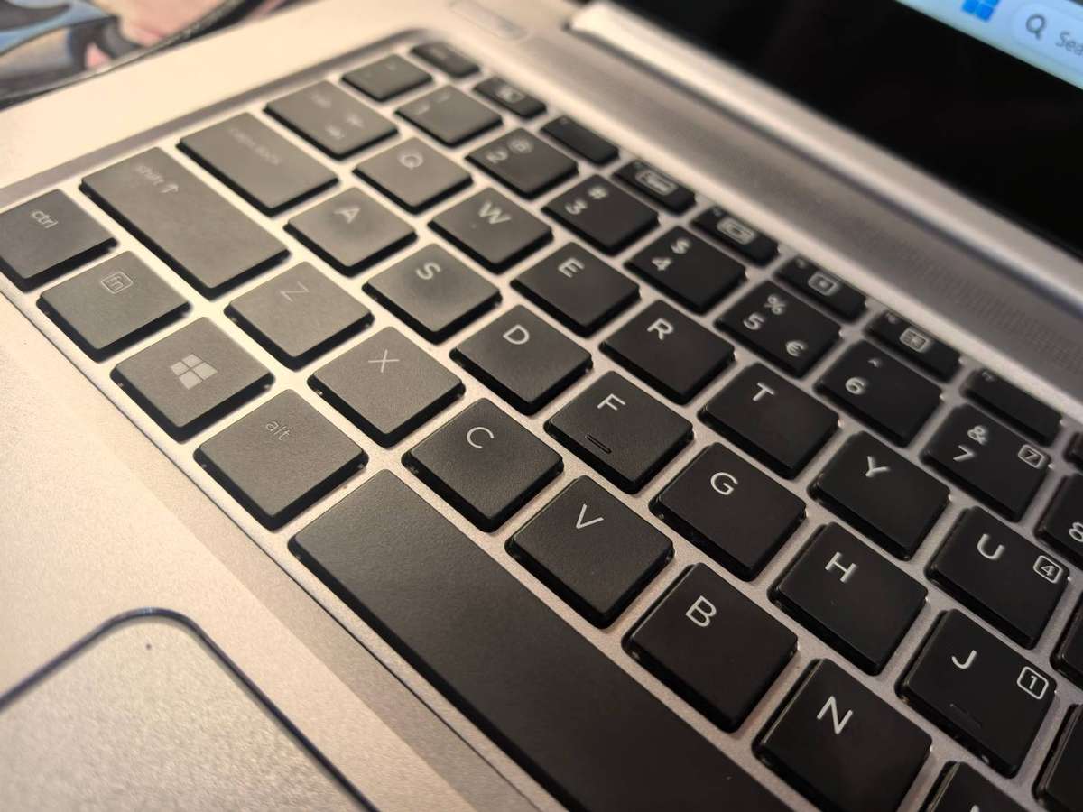 HP EliteBook Folio 1040 G3 i5-6300U 8GB RAM 256GB NVMe SSD 3K Display Backlit