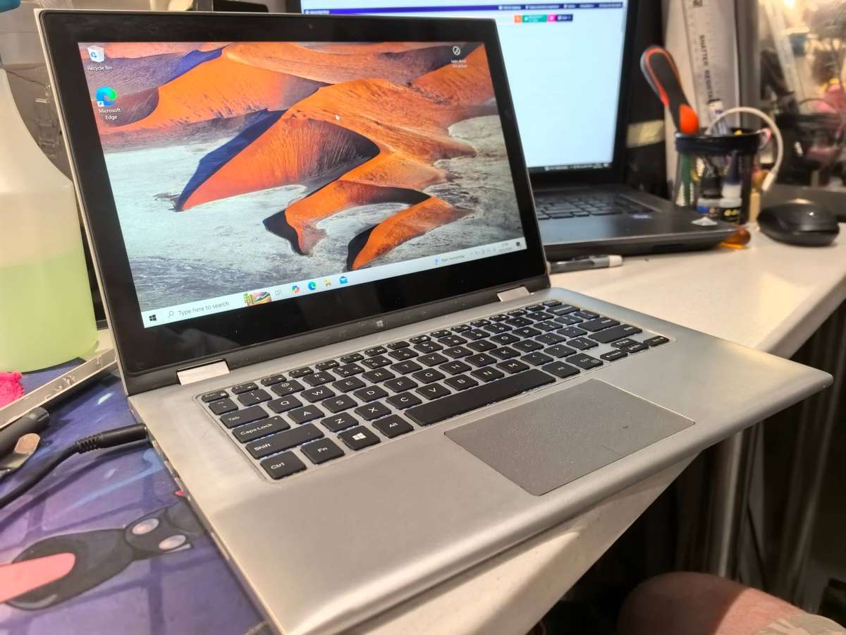 Dell Inspiron 7348 - i7-5500U - 8GB - 256GB SSD- FHD- BACKLIT KEYBOARD