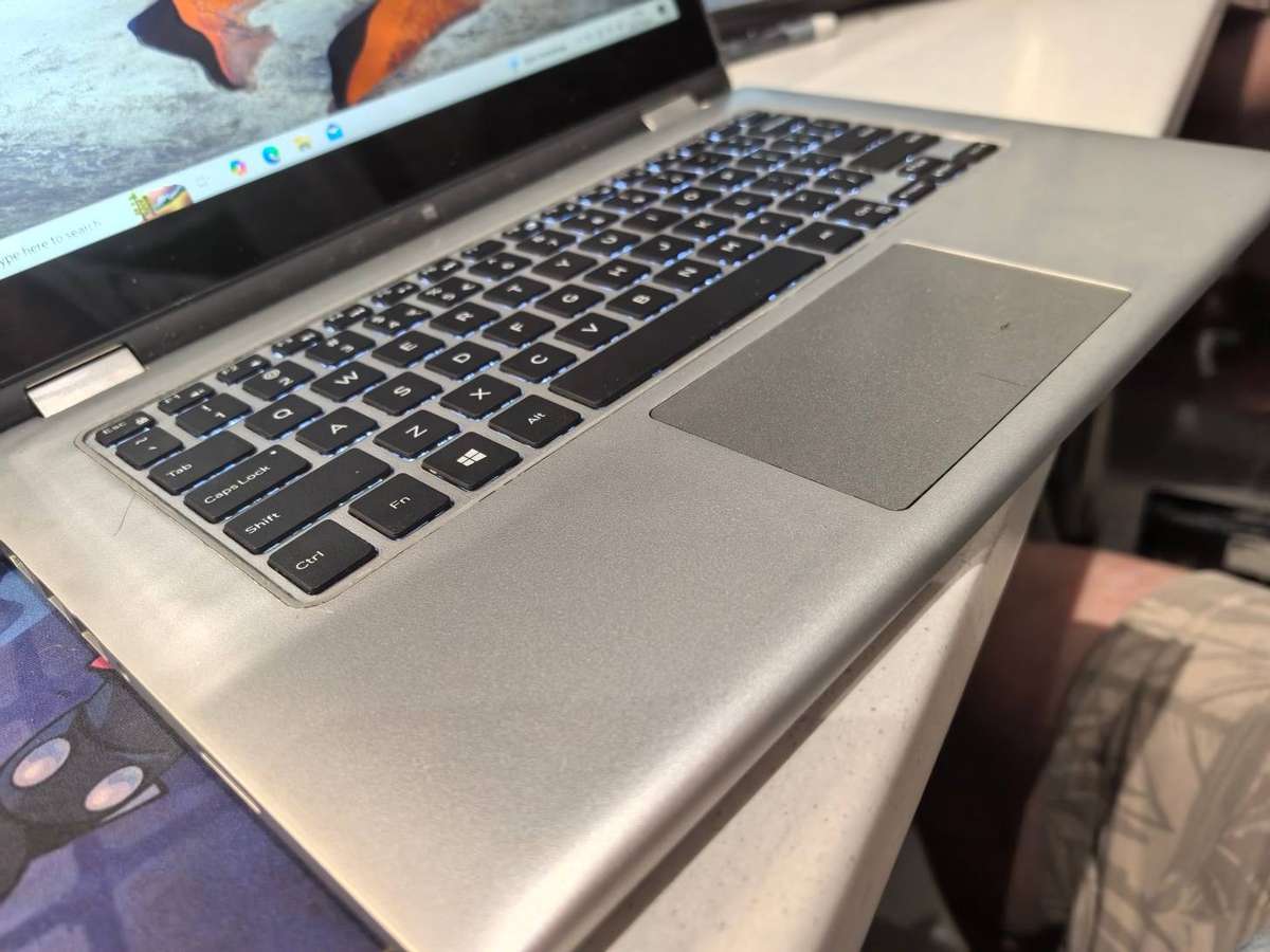 Dell Inspiron 7348 - i7-5500U - 8GB - 256GB SSD- FHD- BACKLIT KEYBOARD