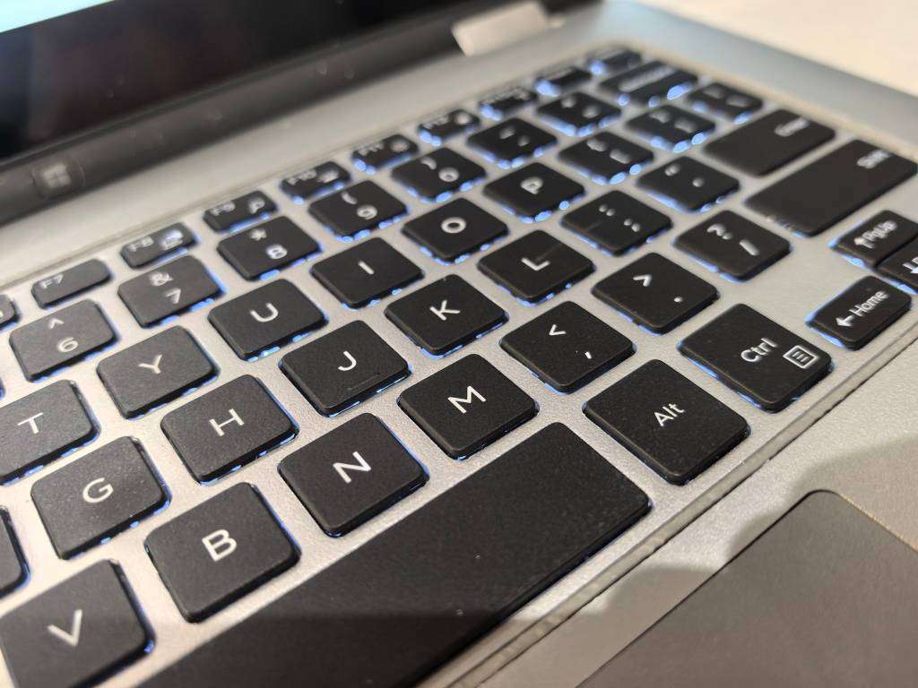 Dell Inspiron 7348 - i7-5500U - 8GB - 256GB SSD- FHD- BACKLIT KEYBOARD