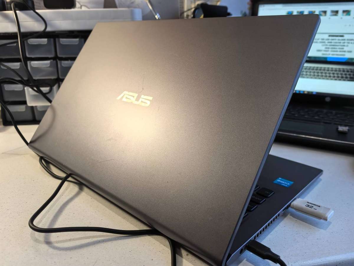 ASUS VIVOBOOK X515EA*i3-1115g4*8GB DDR4*256GB SSD*HD*BACKLIT KEYBOARD