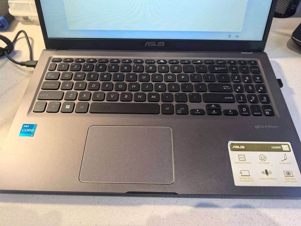 ASUS VIVOBOOK X515EA*i3-1115g4*8GB DDR4*256GB SSD*HD*BACKLIT KEYBOARD