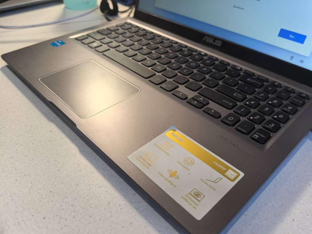 ASUS VIVOBOOK X515EA*i3-1115g4*8GB DDR4*256GB SSD*HD*BACKLIT KEYBOARD