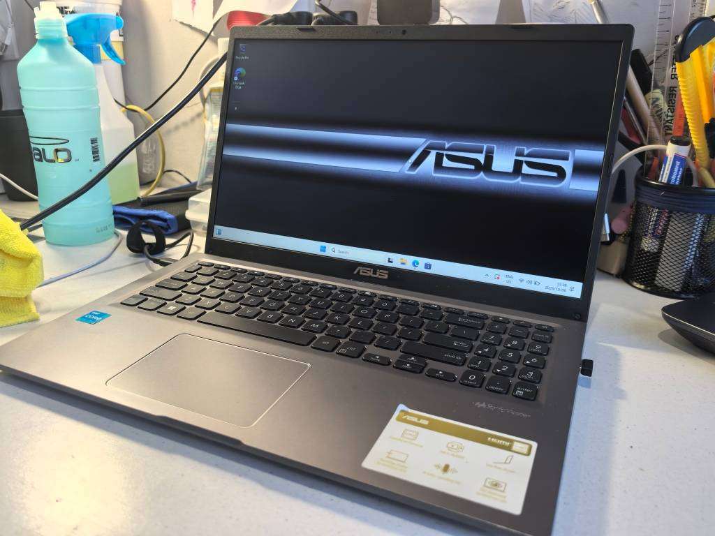 ASUS VIVOBOOK X515EA*i3-1115g4*8GB DDR4*256GB SSD*HD*BACKLIT KEYBOARD