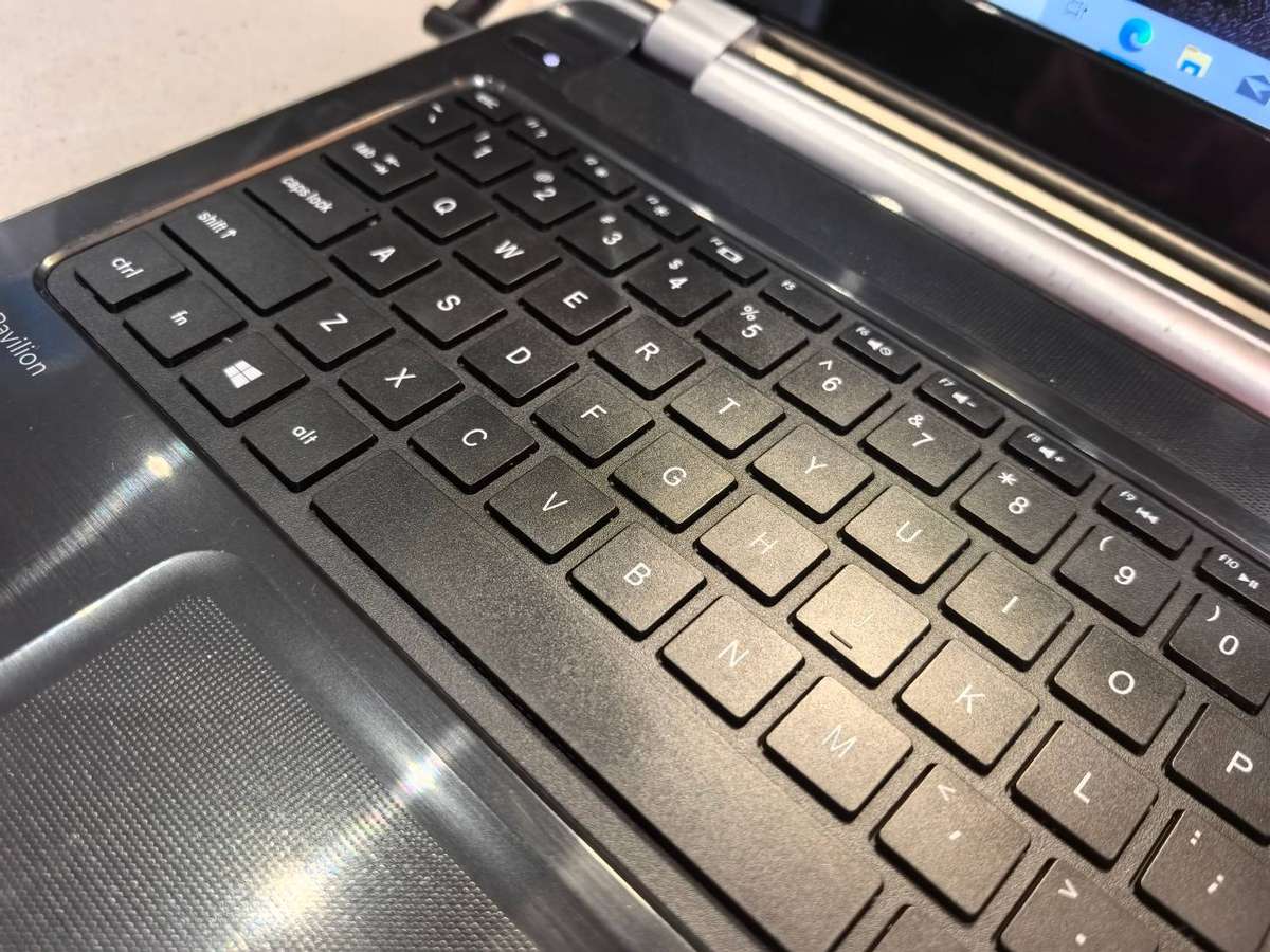 HP Pavilion 15 i3-4005U 8GB RAM 500GB HDD HD DVD