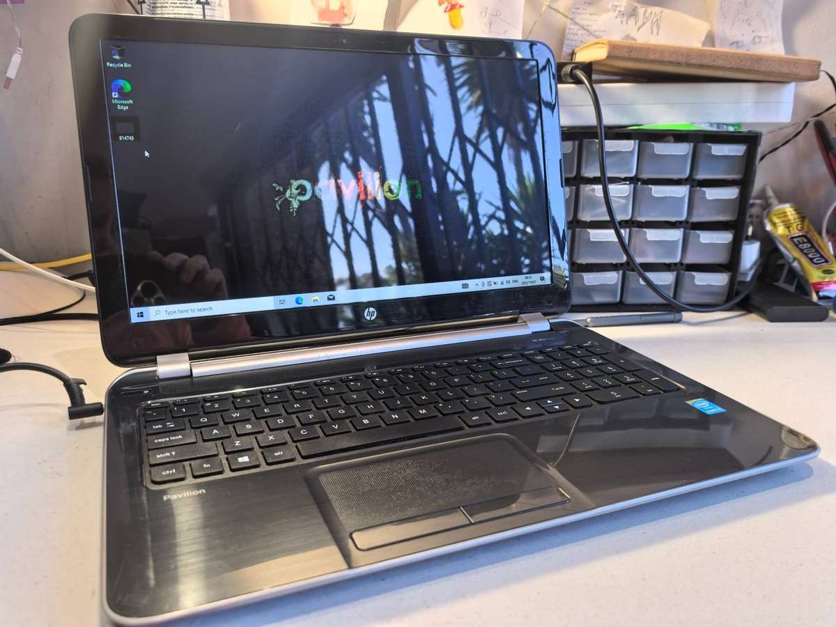 HP Pavilion 15 i3-4005U 8GB RAM 500GB HDD HD DVD