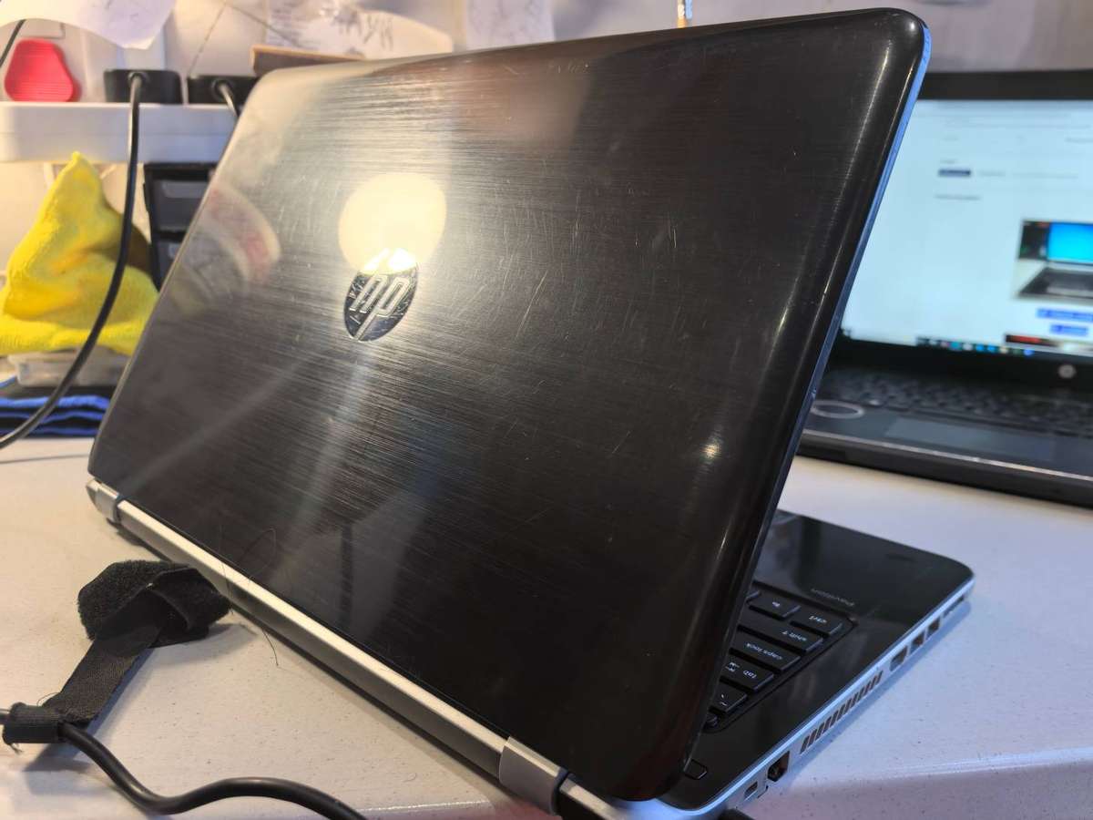 HP Pavilion 15 i3-4005U 8GB RAM 500GB HDD HD DVD