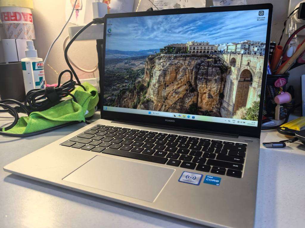 12TH GEN HUAWEI MATEBOOK D14*i3-1215U*8GB DDR4*256GB SSD*FHD*IPS*UHD GRAPHICS