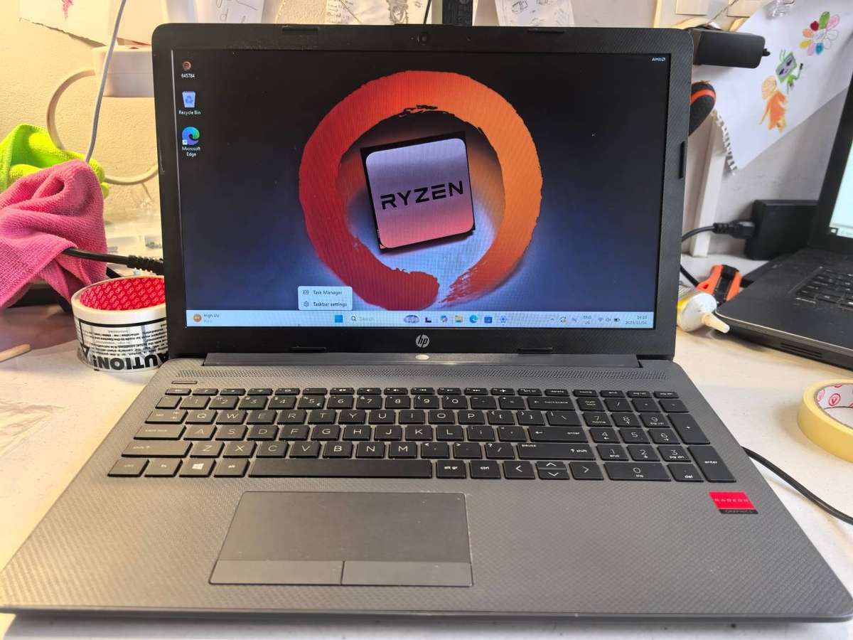 HP 255 G7*RYZEN 3020e*8GB RAM*128GB SSD*1TB HDD*RADEON graphics