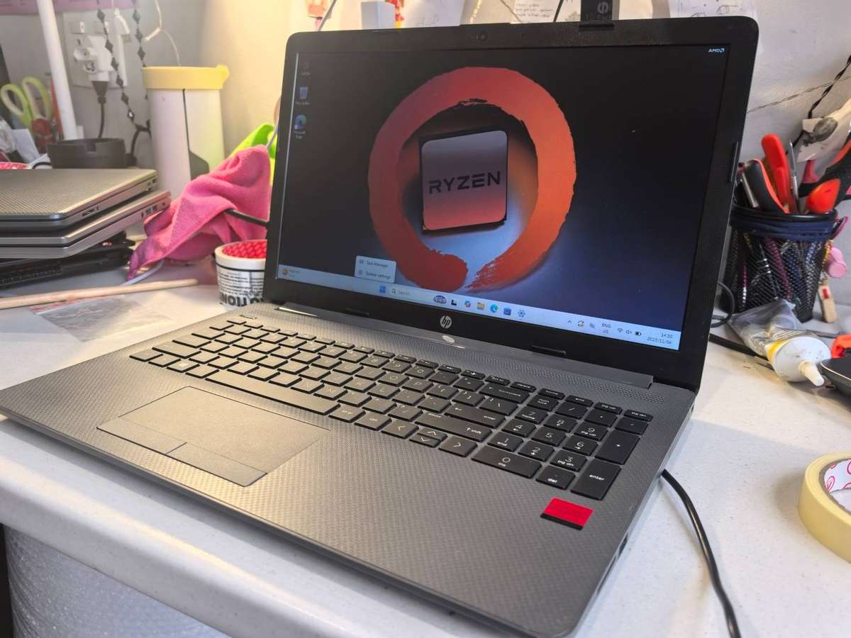 HP 255 G7*RYZEN 3020e*8GB RAM*128GB SSD*1TB HDD*RADEON graphics