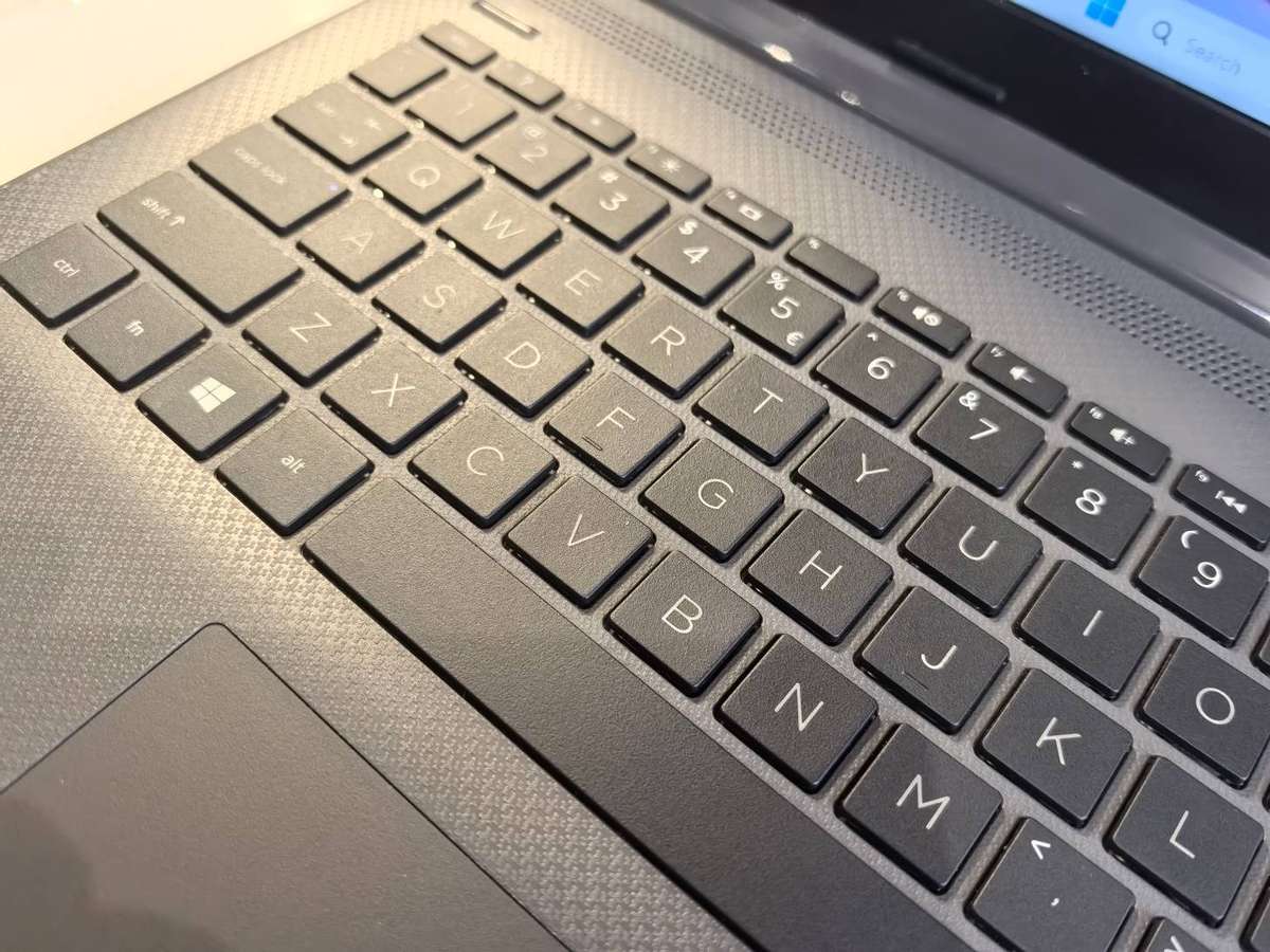 HP 255 G7*RYZEN 3020e*8GB RAM*128GB SSD*1TB HDD*RADEON graphics