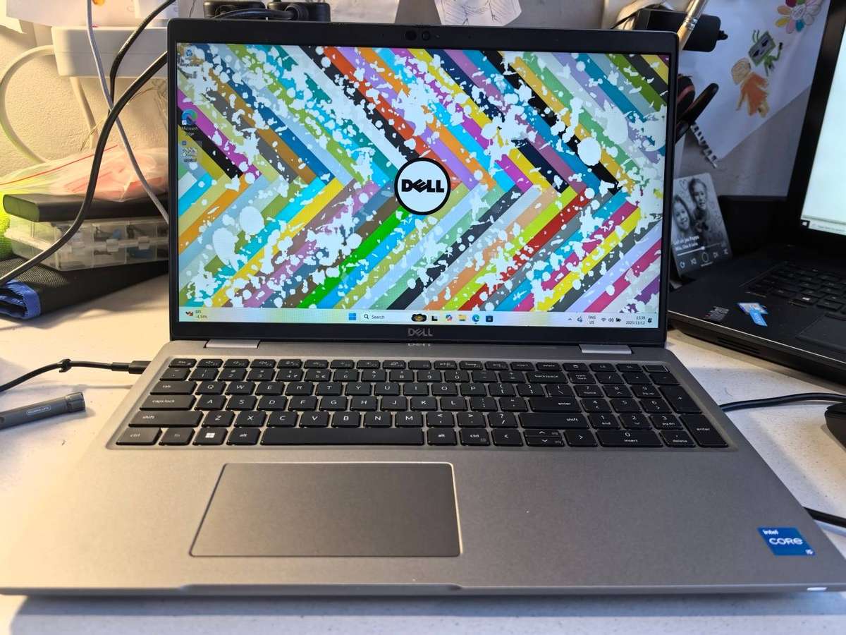 TOUCHSCREEN-DELL LATITUDE 5530*i5-1145G7*16GB*512GB SSD*FHD*IRIS GRAPHICS