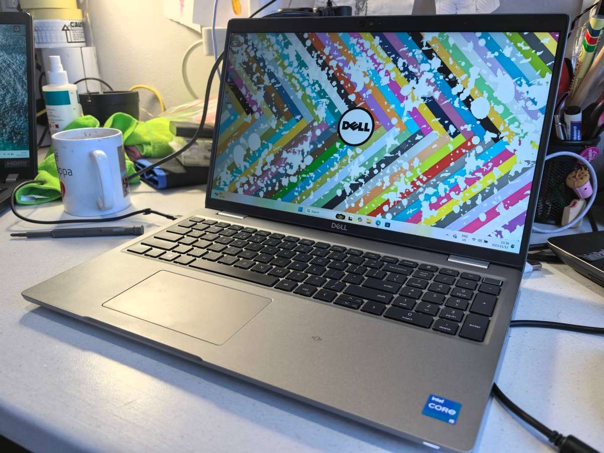 TOUCHSCREEN-DELL LATITUDE 5530*i5-1145G7*16GB*512GB SSD*FHD*IRIS GRAPHICS