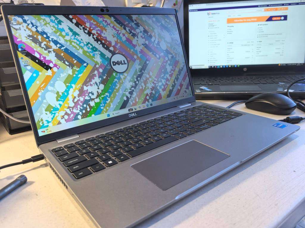 TOUCHSCREEN-DELL LATITUDE 5530*i5-1145G7*16GB*512GB SSD*FHD*IRIS GRAPHICS