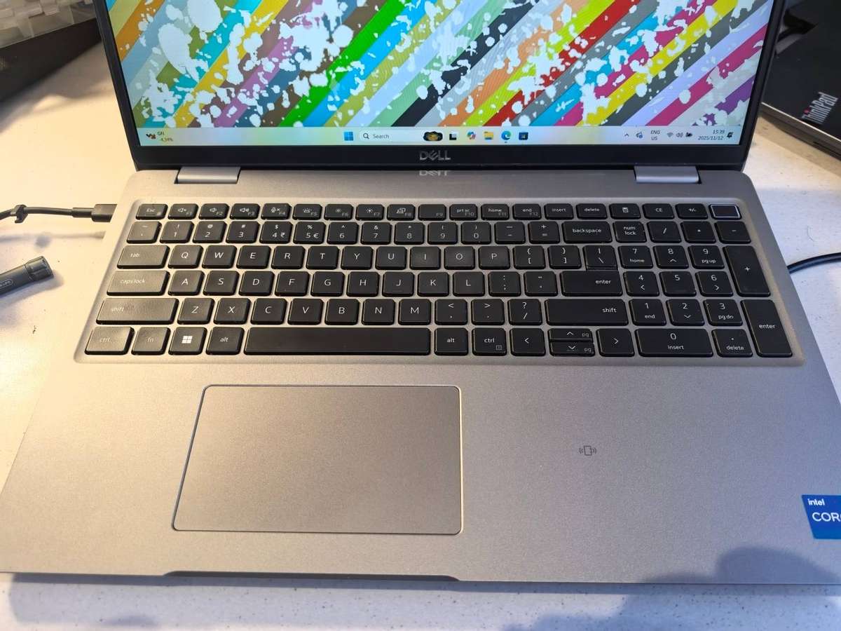 TOUCHSCREEN-DELL LATITUDE 5530*i5-1145G7*16GB*512GB SSD*FHD*IRIS GRAPHICS