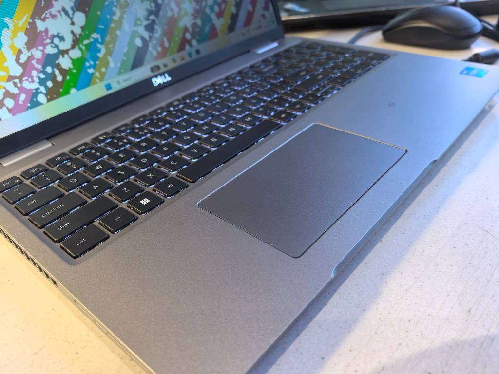 TOUCHSCREEN-DELL LATITUDE 5530*i5-1145G7*16GB*512GB SSD*FHD*IRIS GRAPHICS