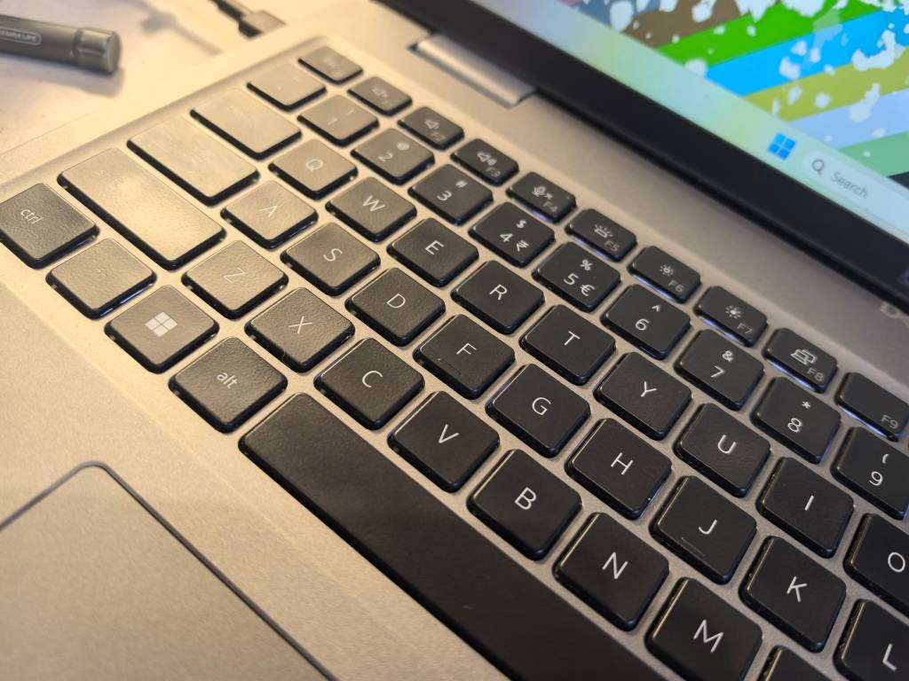 TOUCHSCREEN-DELL LATITUDE 5530*i5-1145G7*16GB*512GB SSD*FHD*IRIS GRAPHICS