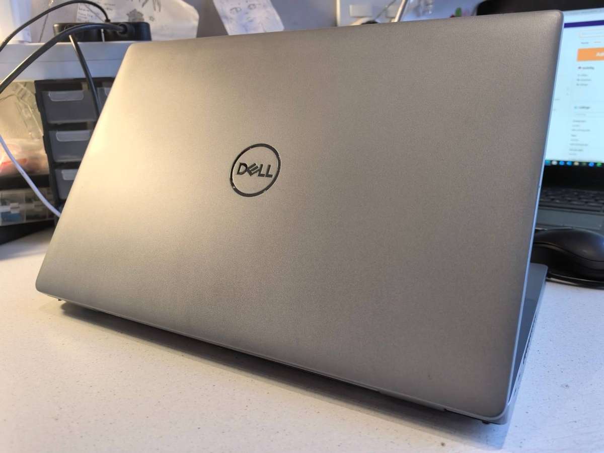 TOUCHSCREEN-DELL LATITUDE 5530*i5-1145G7*16GB*512GB SSD*FHD*IRIS GRAPHICS