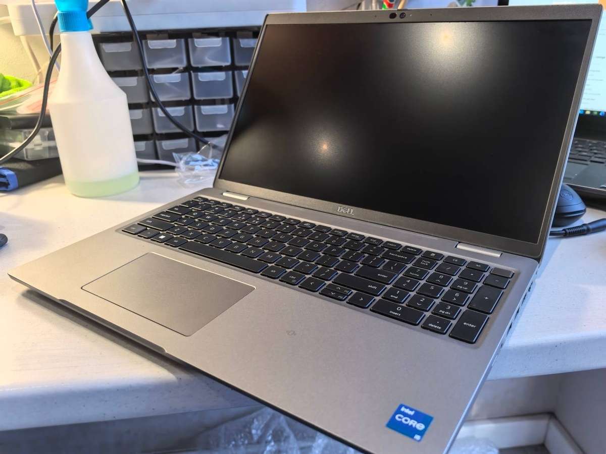 TOUCHSCREEN-DELL LATITUDE 5530*i5-1145G7*16GB*512GB SSD*FHD*IRIS GRAPHICS