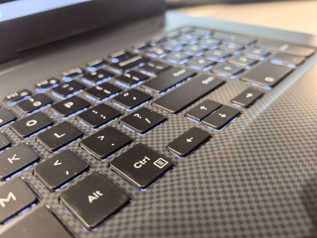 GAMING DELL G3 3779*i7-8750H*16GB DDR4*512GB SSD*17.3FHD*GTX 1050 TI