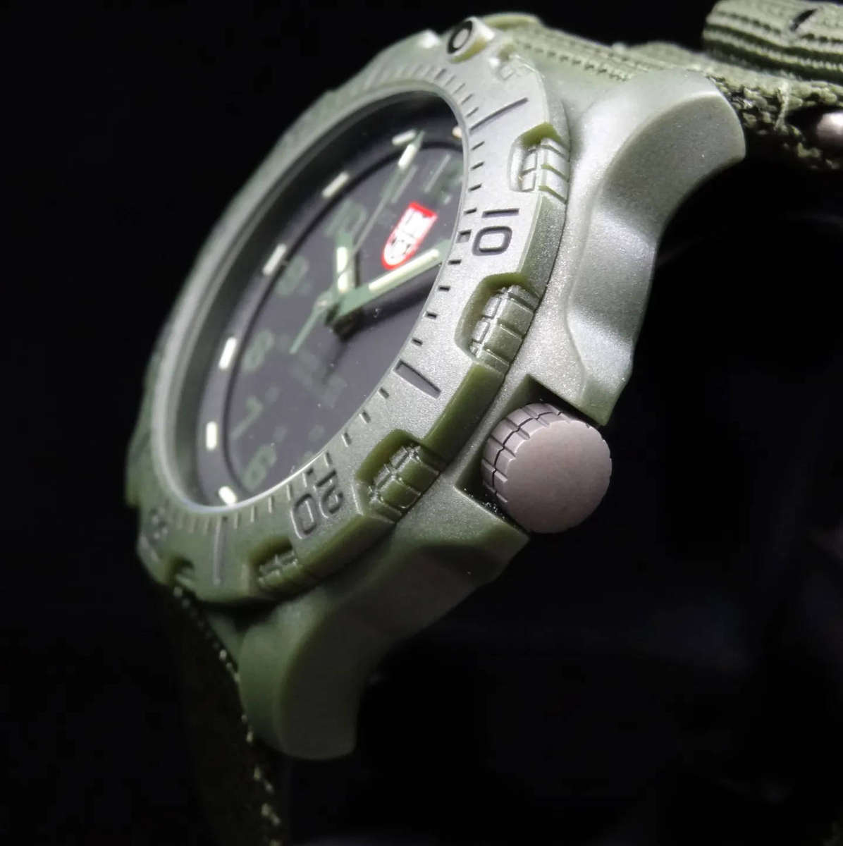 Luminox Black Ops Carbon A.8817.GO WATCH
