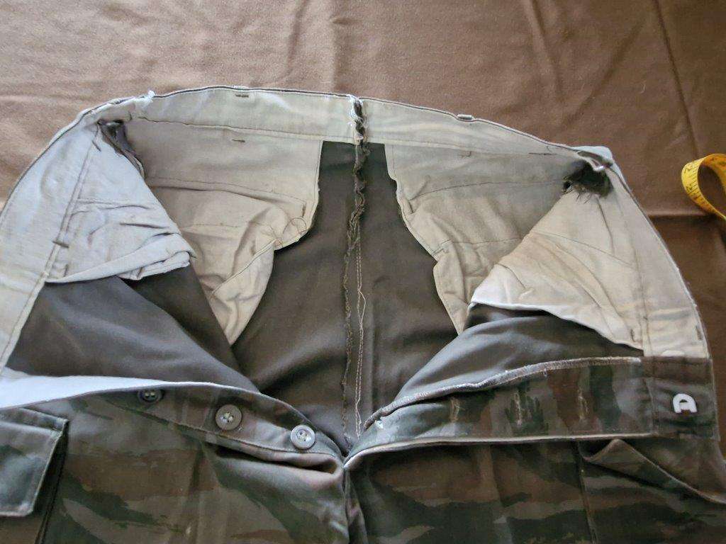 South African Bush War Lizard pattern camo trousers. 35 Cm across waist.