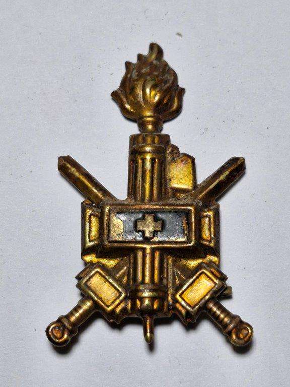 WW2 ITALIAN CCNN BADGE-One set of folding plates missing