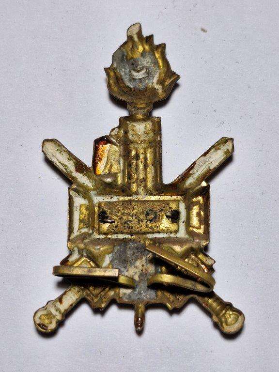 WW2 ITALIAN CCNN BADGE-One set of folding plates missing