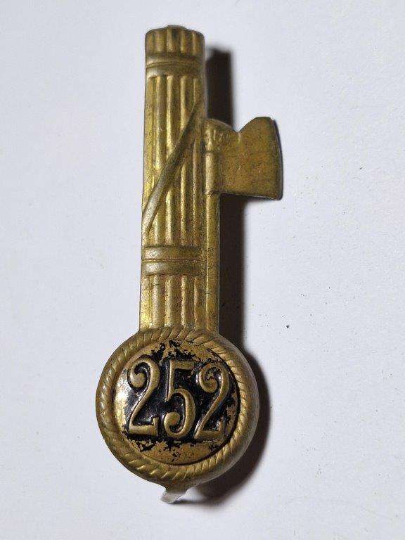 WW2 ITALIAN FASCIST-BLACK SHIRTS CAP BADGE- 2 LUGS