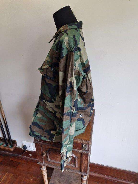 US Woodland Camo Combat Jacket. 54 Cm Armpit to Armpit