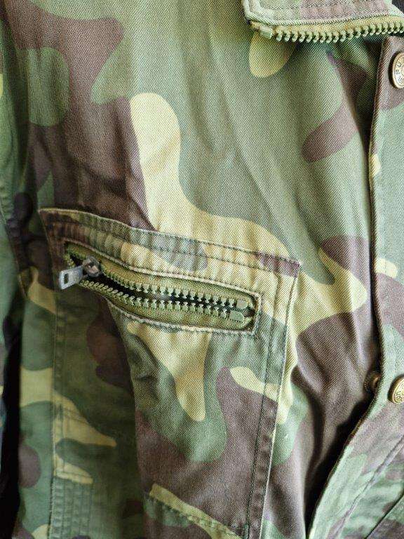 Unknown Camo Jacket with leather Commando Title. 62 Cm Armpit to armpit. Zip broken.