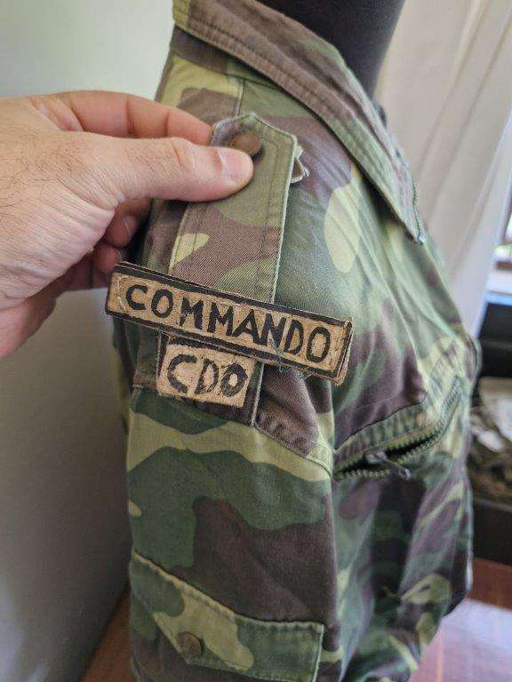 Unknown Camo Jacket with leather Commando Title. 62 Cm Armpit to armpit. Zip broken.