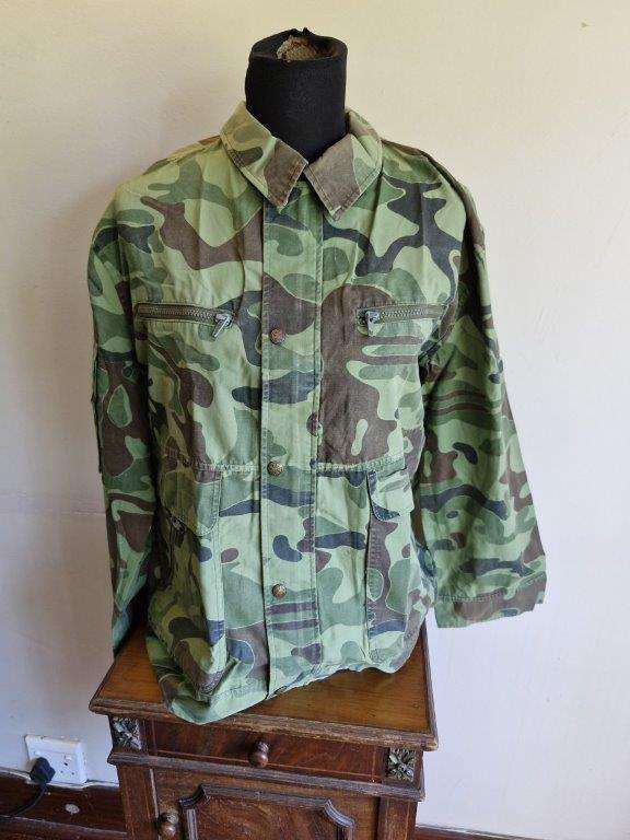 APLA/MK Camo Jacket 1980-1990's. 59 Cm Armpit to Armpit. Small tear.