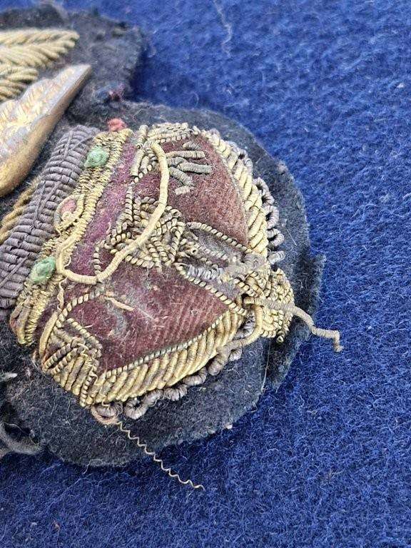 A WWII PERIOD OFFICER'S RAF CAP BADGE